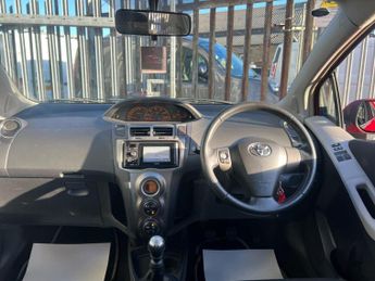 Toyota Yaris 1.33 Dual VVT-i T Spirit Euro 5 (s/s) 5dr