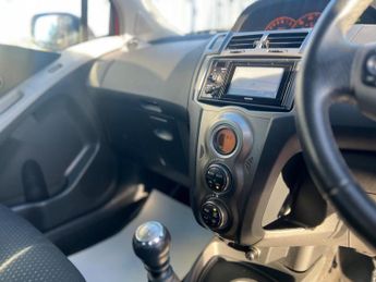 Toyota Yaris 1.33 Dual VVT-i T Spirit Euro 5 (s/s) 5dr