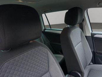 Volkswagen Tiguan 2.0 TDI BlueMotion Tech SE Navigation DSG 4Motion Euro 6 (s/s) 5