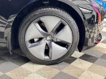 Tesla Model 3 Standard Range Plus Auto RWD 4dr