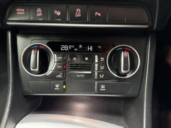 Audi Q3 2.0 TDI S line S Tronic quattro Euro 6 (s/s) 5dr (Nav)