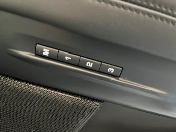 Land Rover Range Rover Evoque 2.0 D200 R-DYNAMIC HSE MHEV