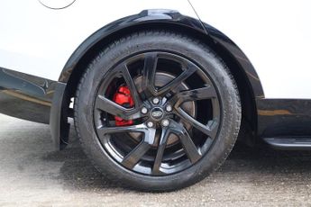 Land Rover Discovery R-DYNAMIC SE MHEV In RARE PEARL WHITE BLACK ROOF AND REAR SEATS 
