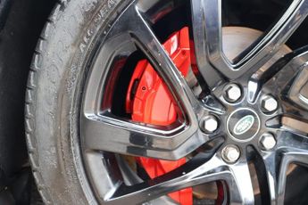 Land Rover Discovery R-DYNAMIC SE MHEV In RARE PEARL WHITE BLACK ROOF AND REAR SEATS 