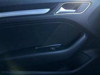 Audi A3 1.5 TFSI CoD 35 Black Edition Sportback S Tronic Euro 6 (s/s) 5d