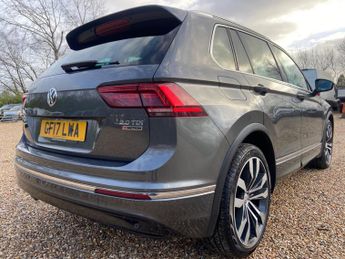 Volkswagen Tiguan 2.0 TDI BlueMotion Tech R-Line DSG 4Motion Euro 6 (s/s) 5dr