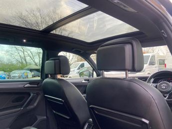 Volkswagen Tiguan 2.0 TDI BlueMotion Tech R-Line DSG 4Motion Euro 6 (s/s) 5dr