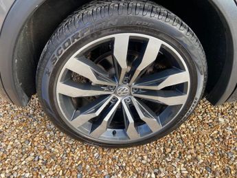 Volkswagen Tiguan 2.0 TDI BlueMotion Tech R-Line DSG 4Motion Euro 6 (s/s) 5dr