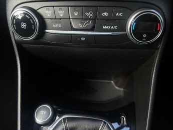 Ford Fiesta 1.0T EcoBoost Titanium Euro 6 (s/s) 3dr
