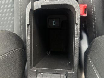 Ford Fiesta 1.0T EcoBoost Titanium Euro 6 (s/s) 3dr