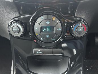 Ford Fiesta 1.0T EcoBoost Titanium Euro 6 (s/s) 5dr