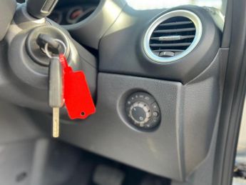 Vauxhall Corsa DESIGN 16V