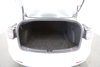 Tesla Model 3 Standard Range Plus Auto RWD 4dr
