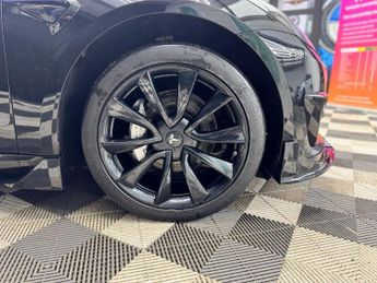 Tesla Model 3 Standard Range Plus Auto RWD 4dr