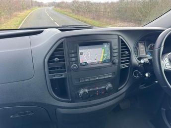 Mercedes-Benz eVito 100 KWH Tourer Pro L2 Auto Electric 9 SEATER/LWB/PARKTRONIC/VAT 