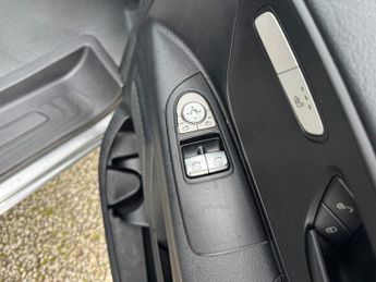 Mercedes-Benz eVito 100 KWH Tourer Pro L2 Auto Electric 9 SEATER/LWB/PARKTRONIC/VAT 
