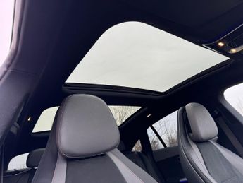 Mercedes-Benz EQE EQE 300 AMG Line Premium Auto Electric 89KWH PAN ROOF/MEMORY SEA