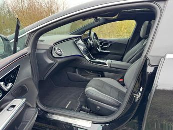 Mercedes-Benz EQE EQE 300 AMG Line Premium Auto Electric 89KWH PAN ROOF/MEMORY SEA