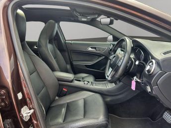 Mercedes-Benz GLA 2.1 GLA220d AMG Line (Premium Plus) 7G-DCT 4MATIC Euro 6 (s/s) 5