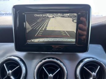 Mercedes-Benz GLA 2.1 GLA220d AMG Line (Premium Plus) 7G-DCT 4MATIC Euro 6 (s/s) 5