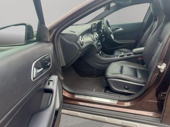 Mercedes-Benz GLA 2.1 GLA220d AMG Line (Premium Plus) 7G-DCT 4MATIC Euro 6 (s/s) 5