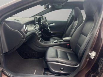 Mercedes-Benz GLA 2.1 GLA220d AMG Line (Premium Plus) 7G-DCT 4MATIC Euro 6 (s/s) 5
