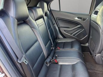 Mercedes-Benz GLA 2.1 GLA220d AMG Line (Premium Plus) 7G-DCT 4MATIC Euro 6 (s/s) 5