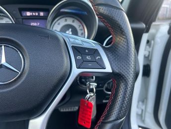 Mercedes-Benz SLK SLK200 BLUEEFFICIENCY AMG SPORT FULL LEATHER FRONT AND REAR PARK