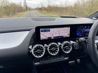 Mercedes-Benz EQA EQA 350 4Matic AMG Line Premium Plus Auto Electric 66 KWH PAN RO