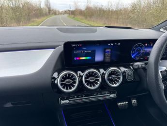 Mercedes-Benz EQA EQA 350 4Matic AMG Line Premium Plus Auto Electric 66 KWH PAN RO