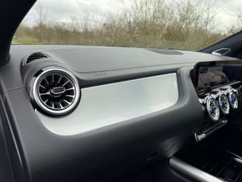 Mercedes-Benz EQA EQA 350 4Matic AMG Line Premium Plus Auto Electric 66 KWH PAN RO