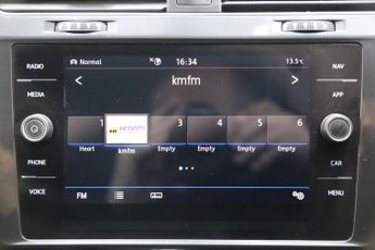 Volkswagen Golf 35.8kWh e-Golf Auto 5dr