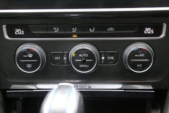 Volkswagen Golf 35.8kWh e-Golf Auto 5dr