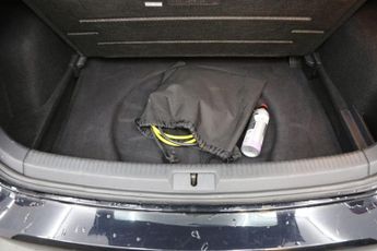 Volkswagen Golf 35.8kWh e-Golf Auto 5dr