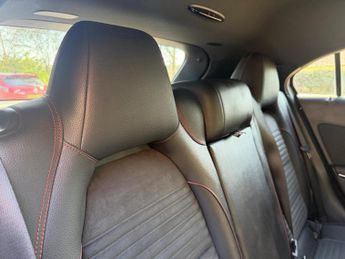 Mercedes-Benz A Class 2.1 A200d AMG Line (Premium) 7G-DCT Euro 6 (s/s) 5dr