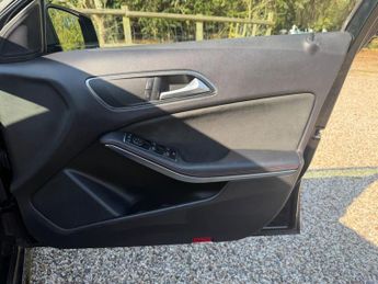 Mercedes-Benz A Class 2.1 A200d AMG Line (Premium) 7G-DCT Euro 6 (s/s) 5dr