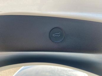 Tesla Model 3 (Dual Motor) Long Range Auto 4WDE 4dr