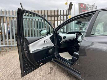 Toyota Prius VVT-I BUSINESS EDITION PLUS