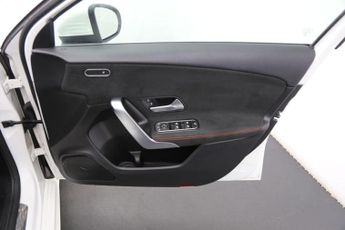 Mercedes-Benz A Class 2.0 A220 AMG Line (Premium) 7G-DCT Euro 6 (s/s) 5dr