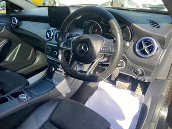 Mercedes-Benz GLA 2.1 GLA220d AMG Line (Premium Plus) 7G-DCT 4MATIC Euro 6 (s/s) 5