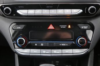 Hyundai IONIQ 1.6 h-GDi Premium DCT Euro 6 (s/s) 5dr