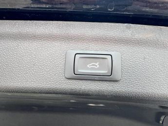 Audi Q3 2.0 TDI 35 S line SUV 5dr Diesel S Tronic Euro 6 (s/s) (150 ps)