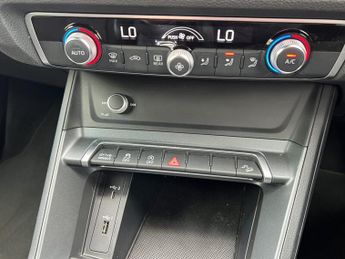 Audi Q3 2.0 TDI 35 S line SUV 5dr Diesel S Tronic Euro 6 (s/s) (150 ps)