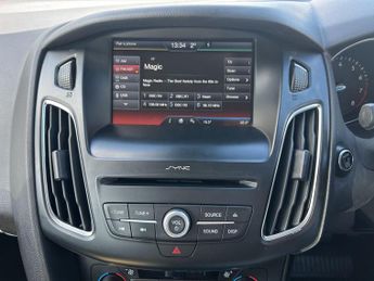 Ford Focus 1.0T EcoBoost Titanium Euro 6 (s/s) 5dr