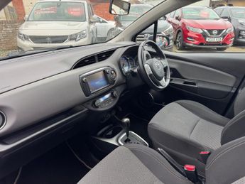 Toyota Yaris 1.5 HYBRID VVT-I ICON AUTOMATIC