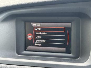 Volvo V40 2.0 D2 Lux Hatchback 5dr Diesel Auto Euro 6 (s/s)