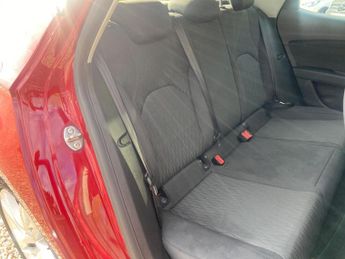 SEAT Leon 1.6 TDI CR SE DSG Euro 5 (s/s) 5dr
