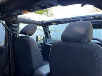 Jeep Wrangler 3.6 V6 Sahara SUV 4dr Petrol Auto 4WD Euro 5 (280 bhp)