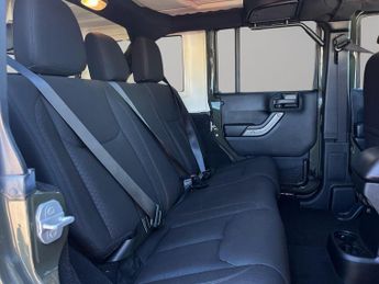 Jeep Wrangler 3.6 V6 Sahara SUV 4dr Petrol Auto 4WD Euro 5 (280 bhp)