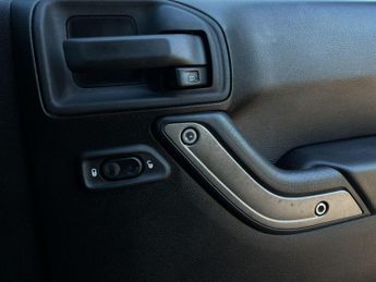 Jeep Wrangler 3.6 V6 Sahara SUV 4dr Petrol Auto 4WD Euro 5 (280 bhp)